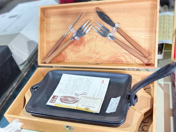 🍽【Unused Gift Set】2 Steak Plates + 2 Knives + 2 Forks + 1 Handle